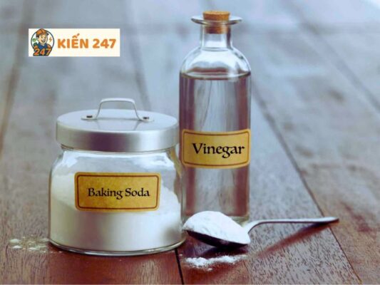 Thông bồn rửa bát bằng cách sử dụng baking soda, giấm và muối