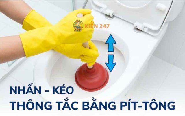 Cách xử lý bồn cầu không có ống thông hơi bằng bơm thụt pittong cao su