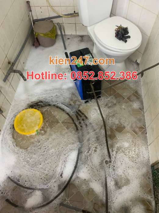 Giải Cứu Đường Cống Nghẹt Cho Quán Ăn Trên Đường Lê Đại Hành