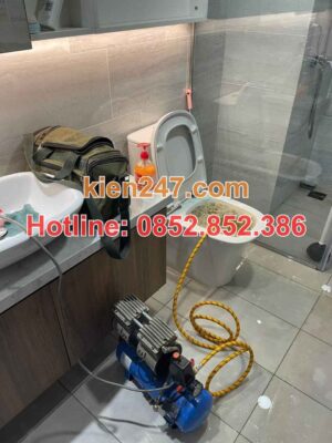 Xả nước bồn cầu thoát chậm là biểu hiện cống bồn cầu tắc nghẹt