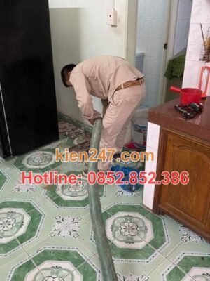 Đầy bể phốt dẫn đến mùi hôi nồng khó chịu