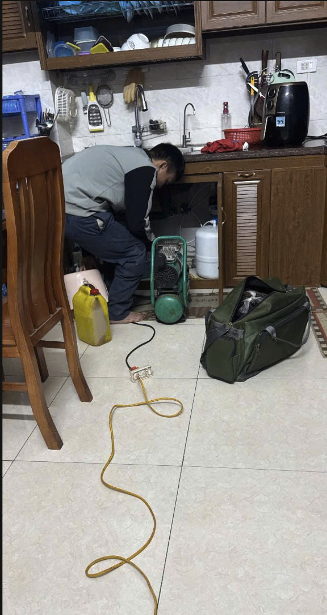 Sàn nhà sạch sẽ sau khi Kiến 247 thông tắc đường ông bị tắc