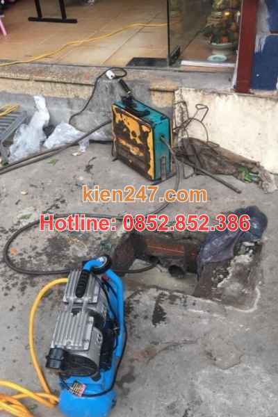 Tùy vào mức độ tắc nghẽn, kỹ thuật viên sẽ dùng thiết bị phù hợp