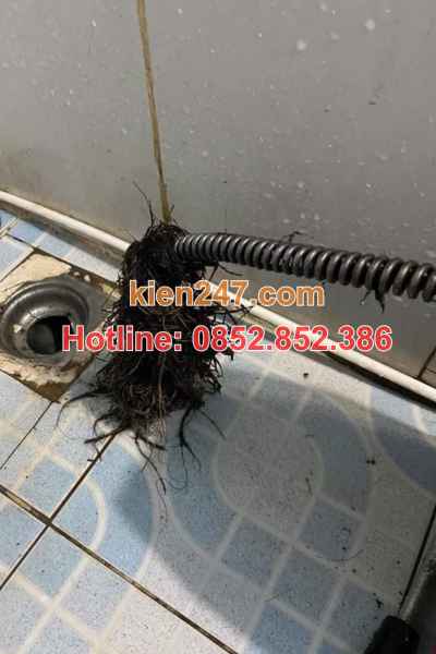 Tóc rụng, dầu thừa là tác nhân chính gây ra tắc nghẽn cống