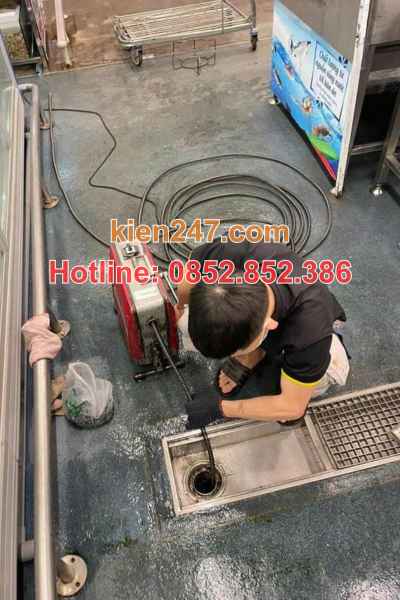 Máy lò xo là phương pháp thông tắc cống phổ biến